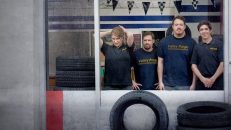 Tires 3.Sezon 1.Bölüm izle